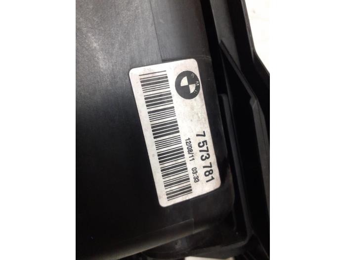 Expansion vessel from a BMW 3 serie Touring (E46/3) 318i 16V 2004