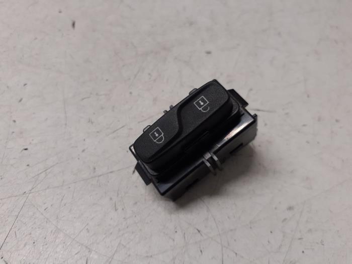 Usagé Commodo Volvo V70 (BW) 2.0 D3 16V Prix € 20,00 Règlement à la marge proposé par Autodemontage van de Laar