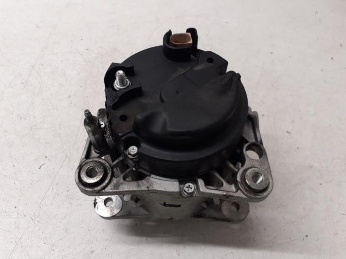Used Dynamo Volkswagen Polo IV (9N1/2/3) 1.2 Price € 50,00 Margin scheme offered by Autodemontage van de Laar