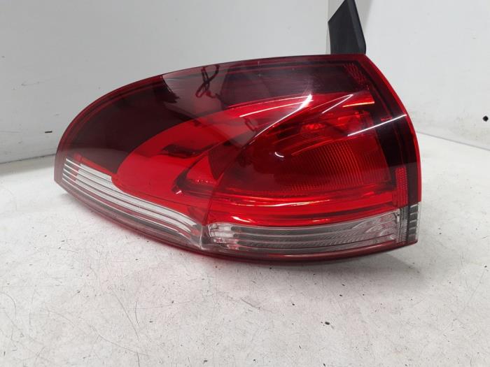 Taillight, left from a Renault Clio IV Estate/Grandtour (7R) 1.5 Energy dCi 90 FAP 2014