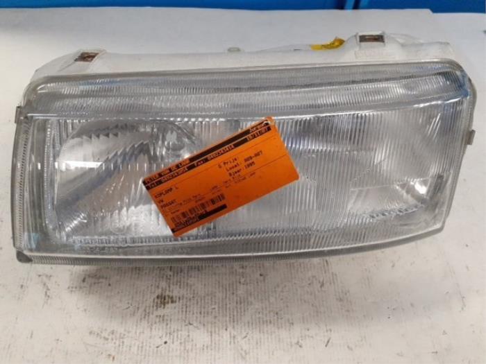 Używane Reflektor lewy Volkswagen Passat Cena € 20,00 Procedura marży oferowane przez Autodemontage van de Laar
