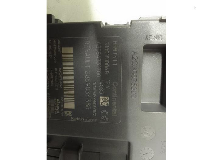 Card reader SD from a Renault Clio IV Estate/Grandtour (7R) 1.5 Energy dCi 90 FAP 2014