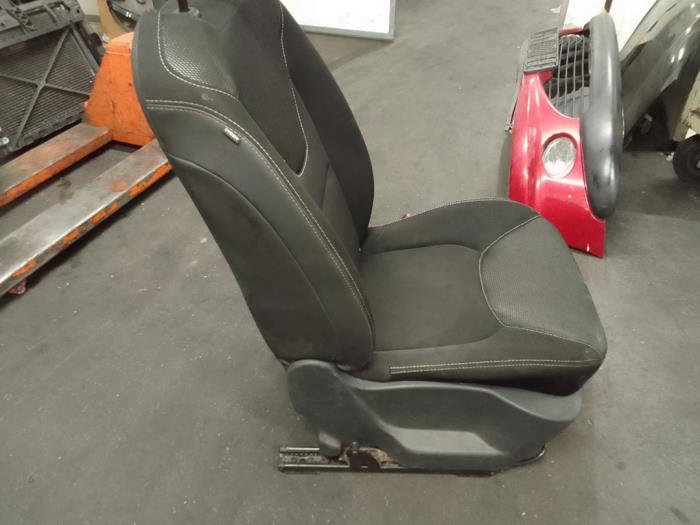 Seat, right from a Renault Clio IV Estate/Grandtour (7R) 1.5 Energy dCi 90 FAP 2014