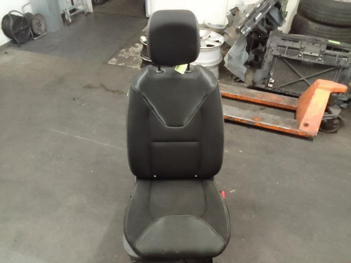 Seat, right from a Renault Clio IV Estate/Grandtour (7R) 1.5 Energy dCi 90 FAP 2014
