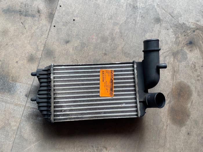 Usados Intercooler Peugeot Boxer (230P) 1.9dT Minibus Precio € 90,00 Norma de margen ofrecido por Autodemontage van de Laar