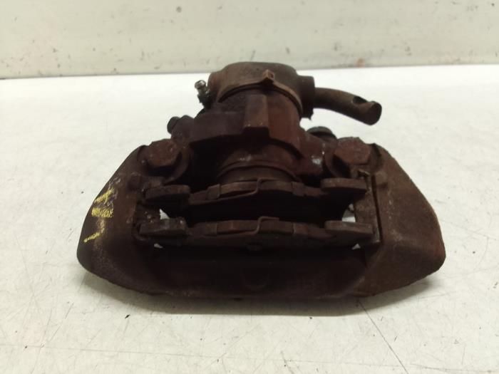Gebrauchte Bremszange links hinten Peugeot 206 SW (2E/K) 1.6 16V Preis € 40,00 Margenregelung angeboten von Autodemontage van de Laar