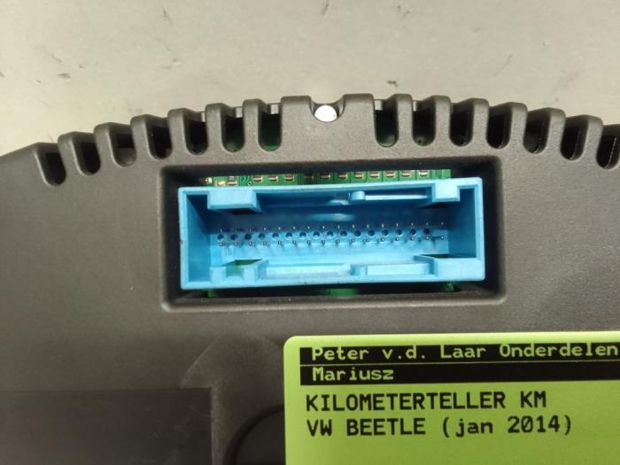 Cuentakilómetros de un Volkswagen Beetle (16AE) 2.0 TDI 16V 2014