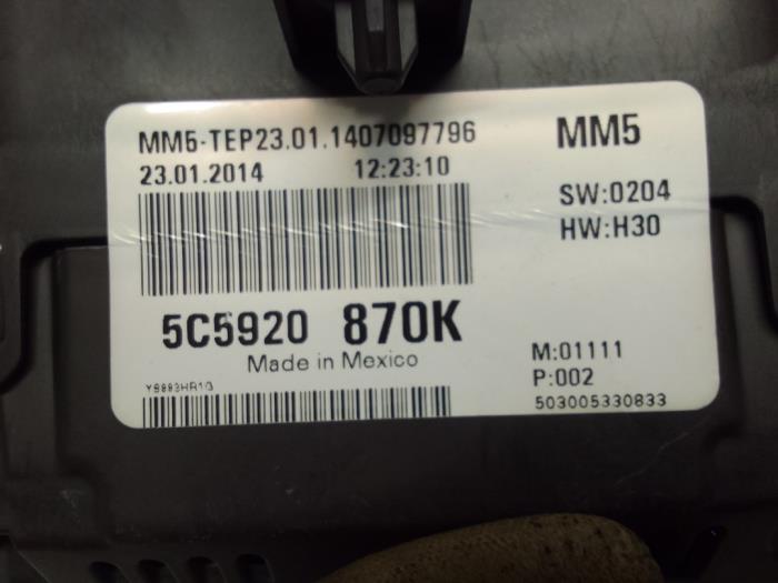 Cuentakilómetros de un Volkswagen Beetle (16AE) 2.0 TDI 16V 2014
