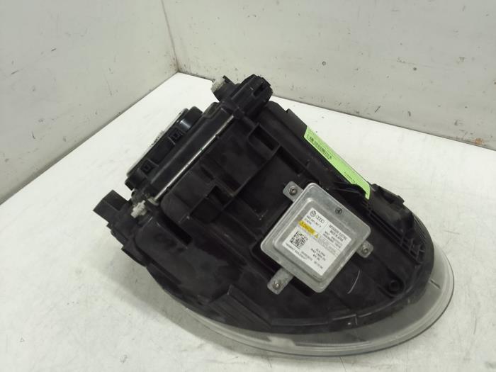 Scheinwerfer links van een Volkswagen Beetle (16AE) 2.0 TDI 16V 2014