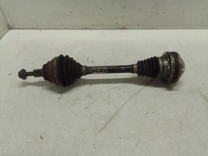 Front drive shaft, left from a Volkswagen Beetle (16AE) 2.0 TDI 16V 2014