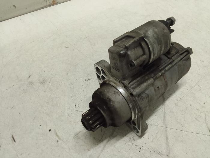 Starter from a Volkswagen Beetle (16AE) 2.0 TDI 16V 2014