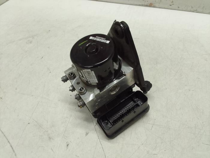 ABS Pumpe van een Volkswagen Beetle (16AE) 2.0 TDI 16V 2014