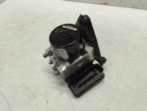 ABS Pumpe van een Volkswagen Beetle (16AE) 2.0 TDI 16V 2014