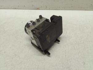 ABS Pumpe van een Volkswagen Beetle (16AE) 2.0 TDI 16V 2014