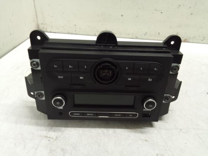Radio from a Renault Twingo III (AH) 1.0 SCe 70 12V 2016