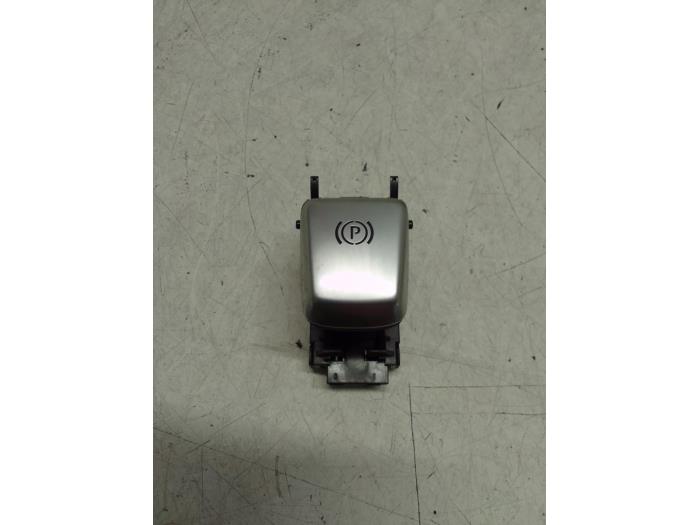 Gebrauchte Handbremse Schalter Mercedes E (W213) E-220d 2.0 Turbo 16V Preis € 40,00 Margenregelung angeboten von Autodemontage van de Laar