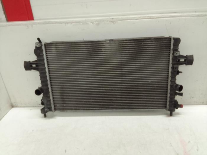 Usagé Radiateur Opel Astra H GTC (L08) 1.6 16V Twinport Prix € 50,00 Règlement à la marge proposé par Autodemontage van de Laar