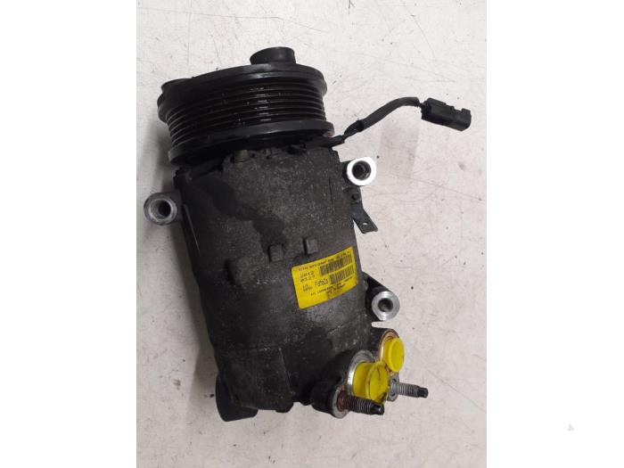 Usagé Pompe clim Ford Focus 3 Wagon 2.0 TDCi 16V 140 Prix € 100,00 Règlement à la marge proposé par Autodemontage van de Laar
