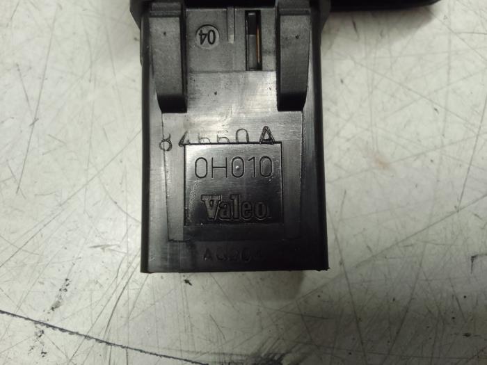 Air conditioning switch from a Citroën C1 1.0 12V 2010