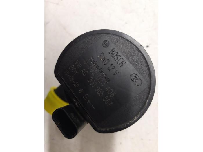 Vattenpump från en Skoda Octavia Combi (5EAC) 1.5 TSI Evo 16V 2020