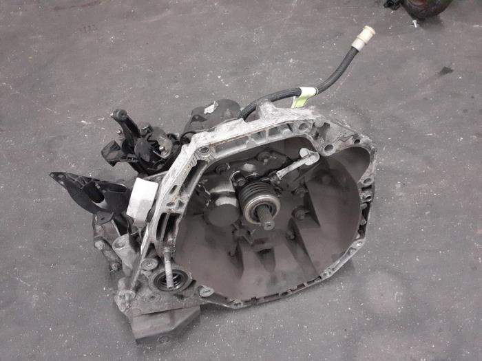 Gearbox from a Renault Clio IV Estate/Grandtour (7R) 1.5 Energy dCi 90 FAP 2013