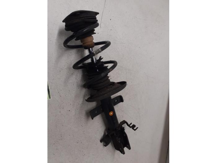 Front shock absorber rod, left from a Renault Clio IV Estate/Grandtour (7R) 1.5 Energy dCi 90 FAP 2013