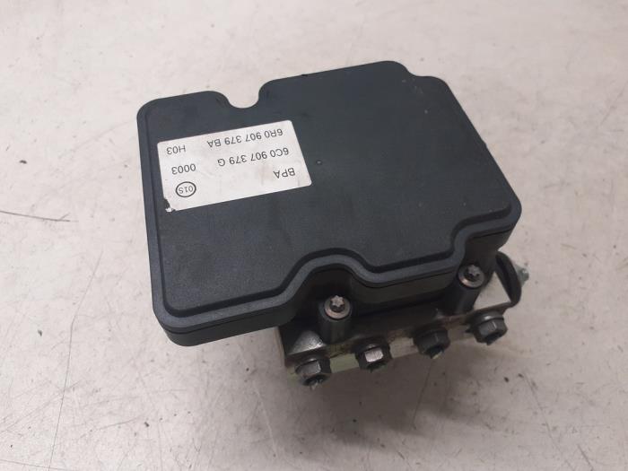 Usagé Bloc ABS Volkswagen Polo V (6R) 1.4 TDI DPF BlueMotion technology Prix € 75,00 Règlement à la marge proposé par Autodemontage van de Laar
