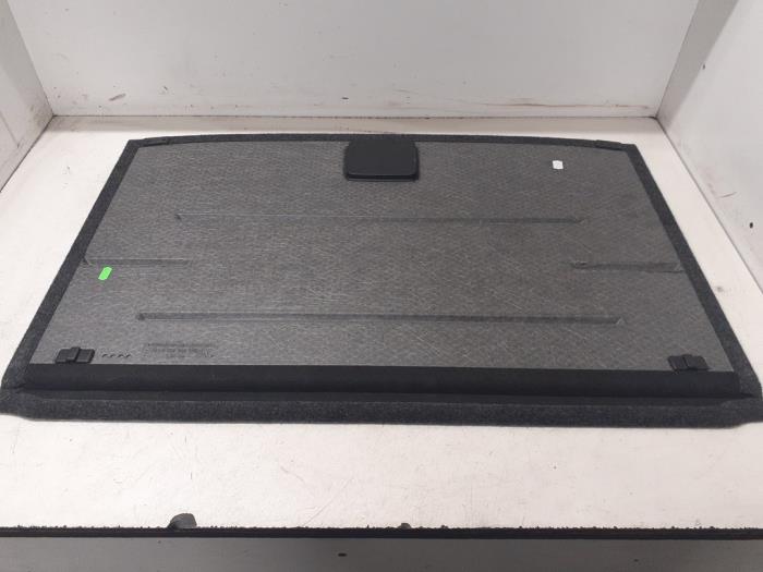 Floor panel load area from a Volkswagen Polo V (6R) 1.4 TDI DPF BlueMotion technology 2015