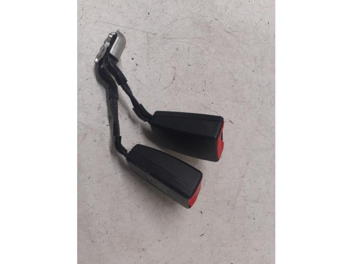 Rear seatbelt buckle, left from a Volkswagen Polo V (6R) 1.4 TDI DPF BlueMotion technology 2015