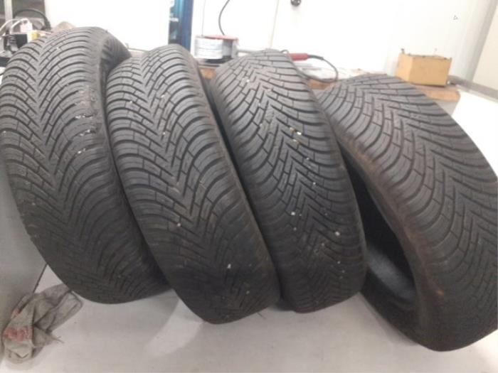 Tyre with tyre size 185/65/15 - 00000 VREDESTEIN