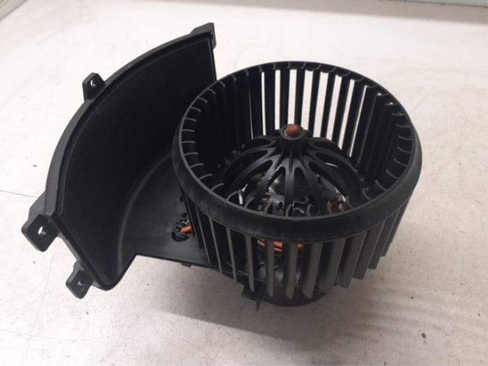 Heating and ventilation fan motor from a Volkswagen Transporter T5 2.0 TDI BlueMotion 2015