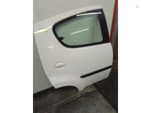 Używane Drzwi prawe tylne wersja 4-drzwiowa Citroen C1 1.0 12V Cena € 125,00 Procedura marży oferowane przez Autodemontage van de Laar