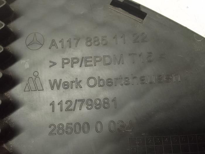 Pare-chocs grille d'un Mercedes-Benz CLA (117.3) 2.2 CLA-220 CDI 16V 2014