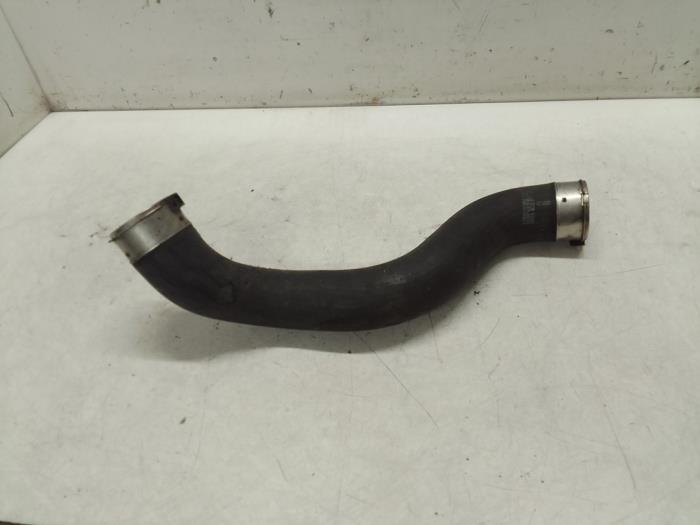 Gebrauchte Intercooler Schlauch Mercedes CLA (117.3) 2.2 CLA-220 CDI, 220 d 16V Preis € 70,00 Margenregelung angeboten von Autodemontage van de Laar