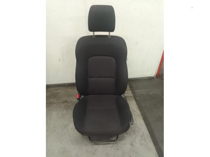 Używane Fotel lewy Mazda 3 Sport (BK) 1.6i 16V Cena € 150,00 Procedura marży oferowane przez Autodemontage van de Laar
