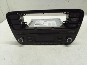 Used Radio CD player Volkswagen Up! (121) 1.0 12V 60 Price € 75,00 Margin scheme offered by Autodemontage van de Laar