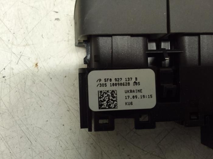 PDC switch from a Seat Leon ST (5FF) 1.0 TSI 12V 2019