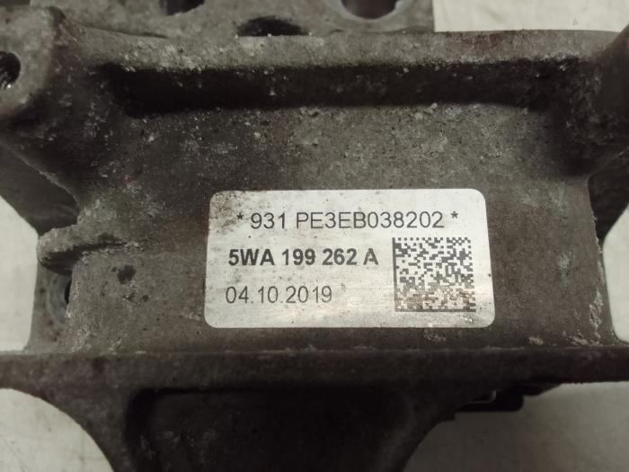 Engine mount from a Seat Leon ST (5FF) 1.0 TSI 12V 2019