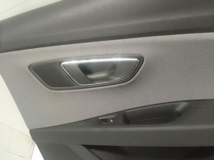 Revêtement portière 4portes arrière droite d'un Seat Leon ST (5FF) 1.0 TSI 12V 2019