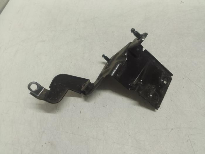 Support (miscellaneous) from a Seat Leon ST (5FF) 1.0 TSI 12V 2019