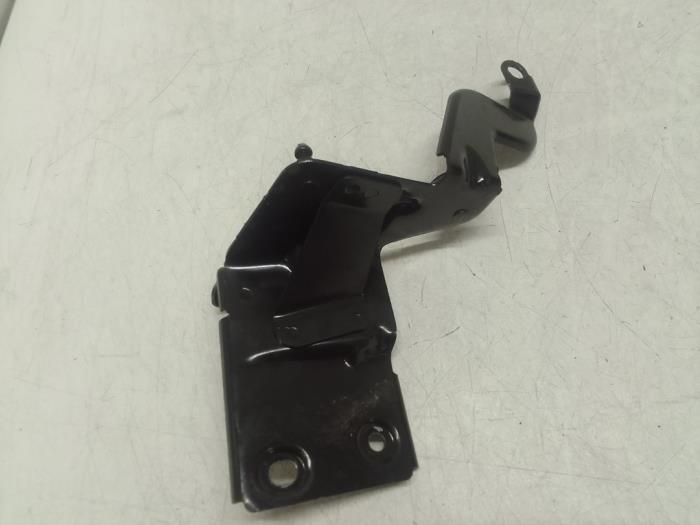 Support (miscellaneous) from a Seat Leon ST (5FF) 1.0 TSI 12V 2019