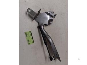 Used Bonnet Hinge Renault Grand Scénic III (JZ) 1.2 16V TCe 115 Price on request offered by Autodemontage van de Laar