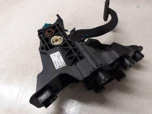 Used Brake pedal Renault Trafic (1FL/2FL/3FL/4FL) 1.6 dCi 95 Price on request offered by Autodemontage van de Laar