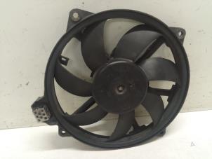 Usados Motor de aleta de refrigeración Renault Megane III Grandtour (KZ) 1.4 16V TCe 130 Precio € 50,00 Norma de margen ofrecido por Autodemontage van de Laar