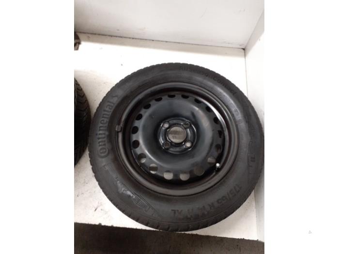 Set of wheels + tyres from a Volkswagen Up! (121) 1.0 12V 60 2016
