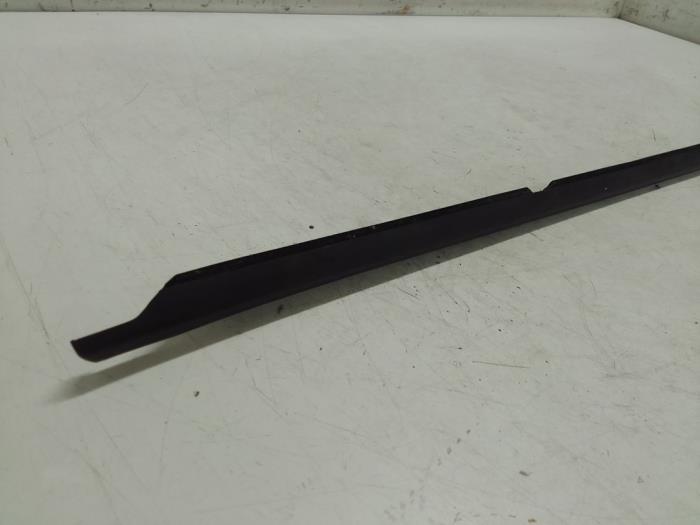 Window rubber Volkswagen Golf VIII 1.0 TSI 12V - 5H4839477 VW-AG 