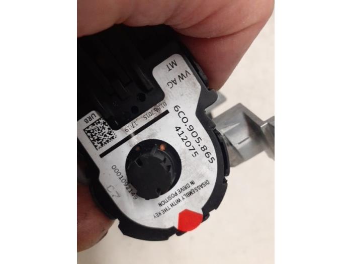 Ignition switch from a Volkswagen Polo V (6R) 1.8 GTI 16V 2015