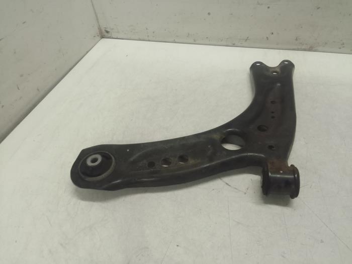 Front wishbone, left from a Seat Leon (5FB) 1.4 TSI ACT 16V 2016