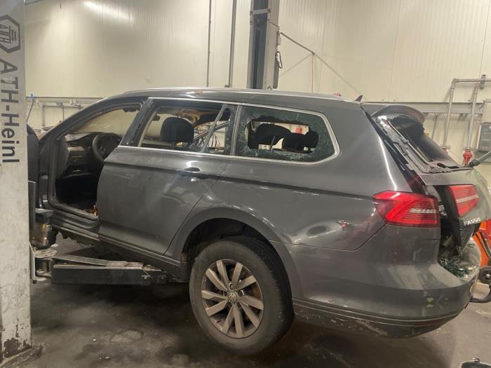 Usagé Train arrière complet Volkswagen Passat Variant (3G5) 1.6 TDI 16V Prix sur demande proposé par Autodemontage van de Laar