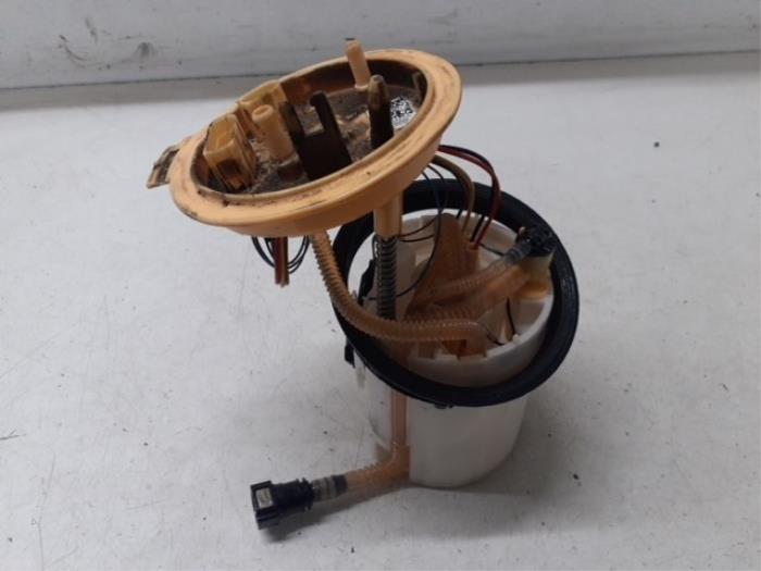Usagé Pompe à carburant Volkswagen Passat Variant (3G5) 1.6 TDI 16V Prix € 100,00 Règlement à la marge proposé par Autodemontage van de Laar